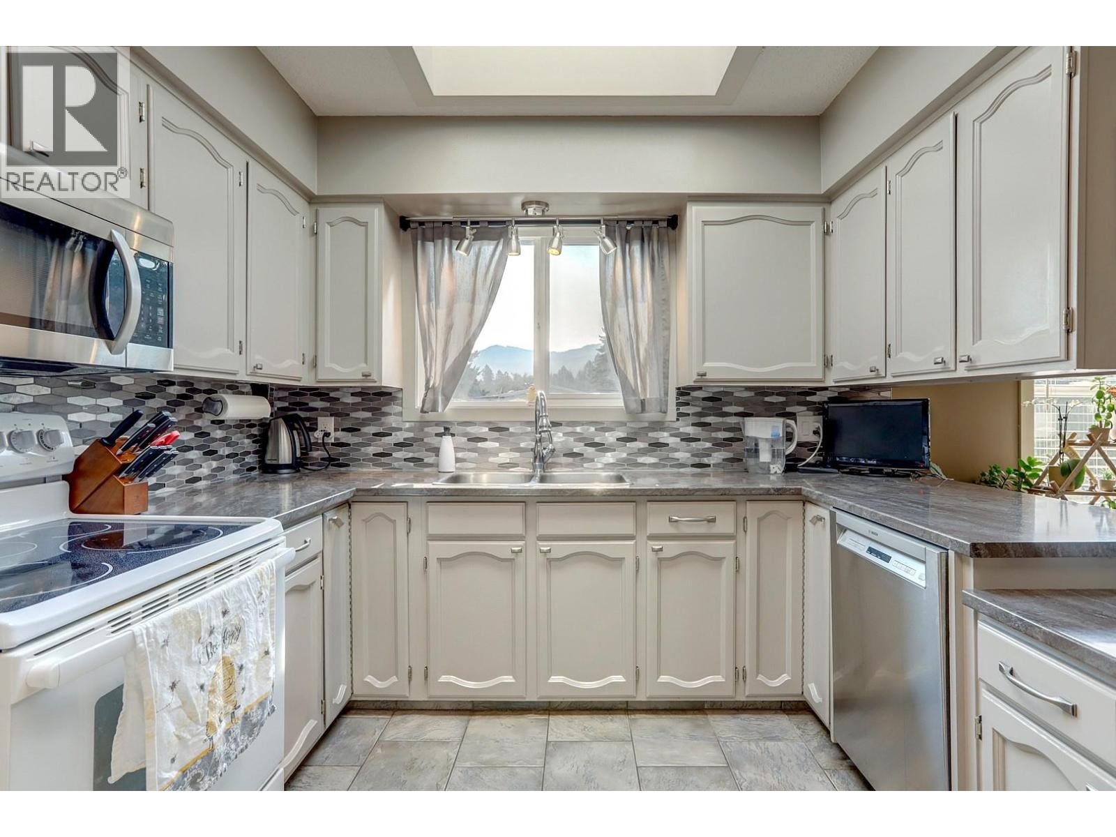 9401 Bel Air Drive, Coldstream, British Columbia  V1B 2A1 - Photo 13 - 10361410