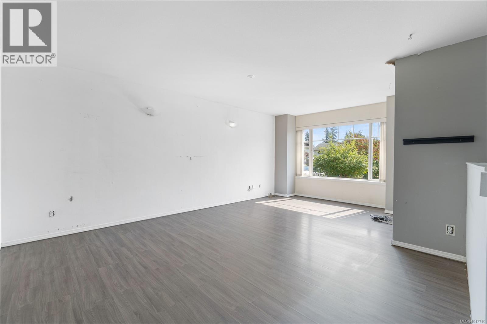Property at 3908 Uplands Dr image 3
