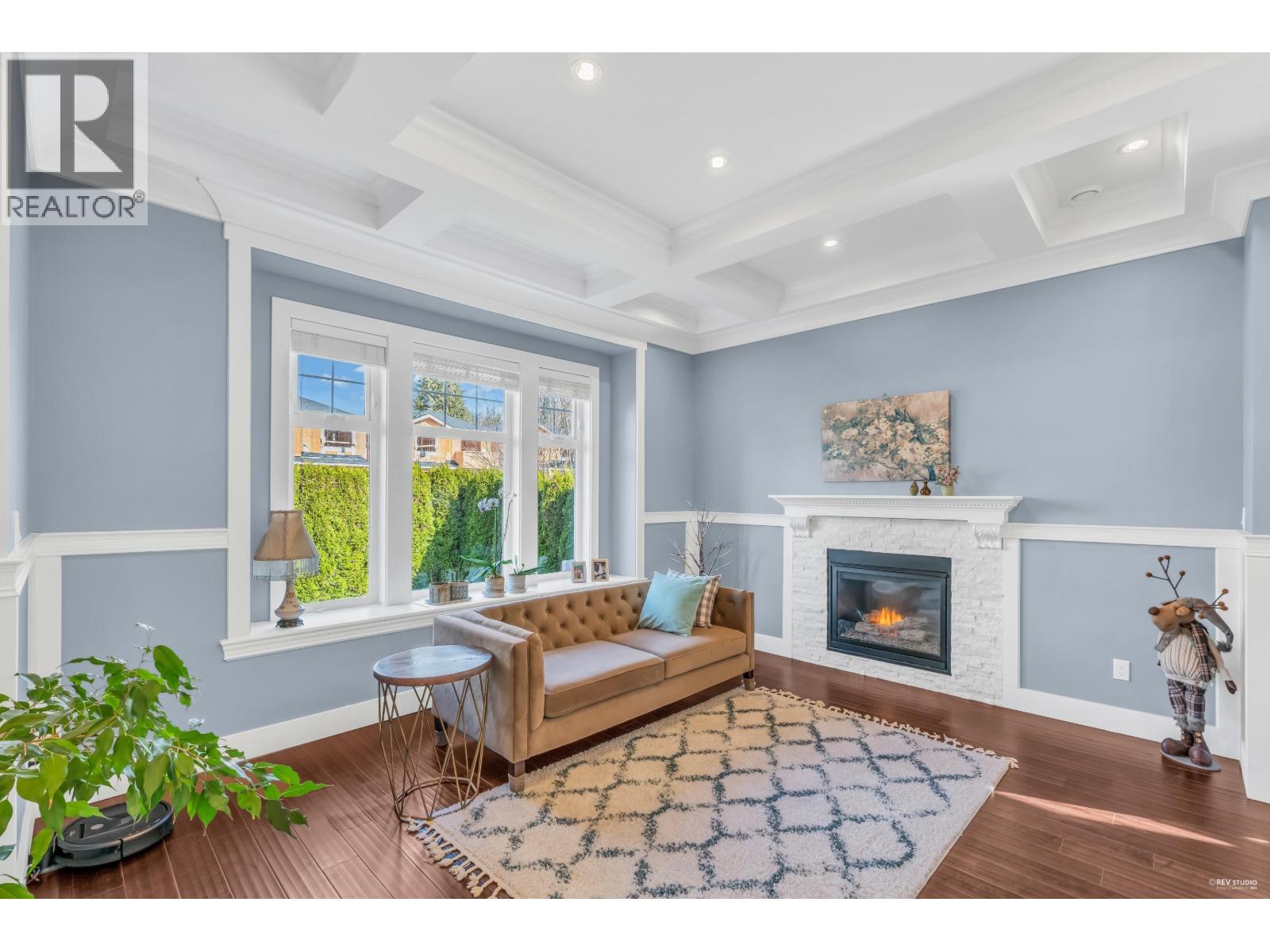 Property at 337 E 17TH STREET image 4