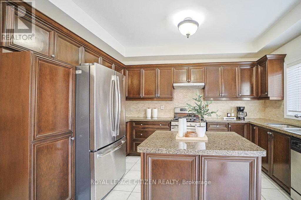 31 Burnhaven Avenue, Vaughan (Maple), Ontario  L6A 2P2 - Photo 15 - N12382457