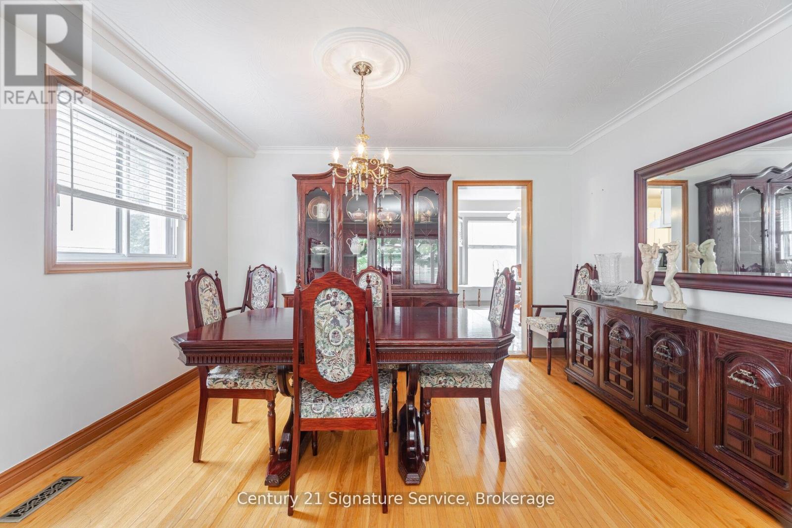 512 Selsey Drive, Mississauga, Ontario  L5A 1B9 - Photo 13 - W12379944