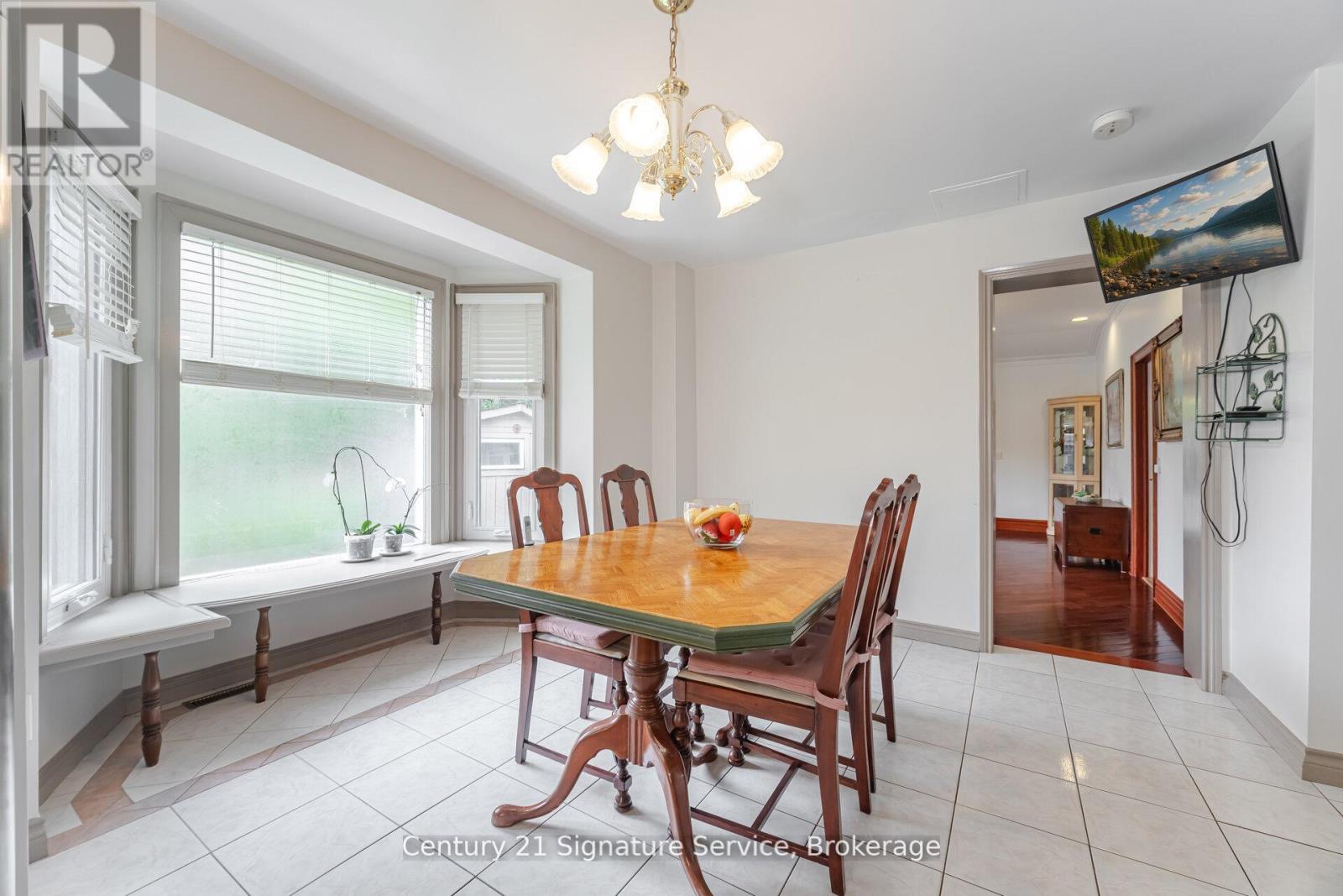 512 Selsey Drive, Mississauga, Ontario  L5A 1B9 - Photo 20 - W12379944