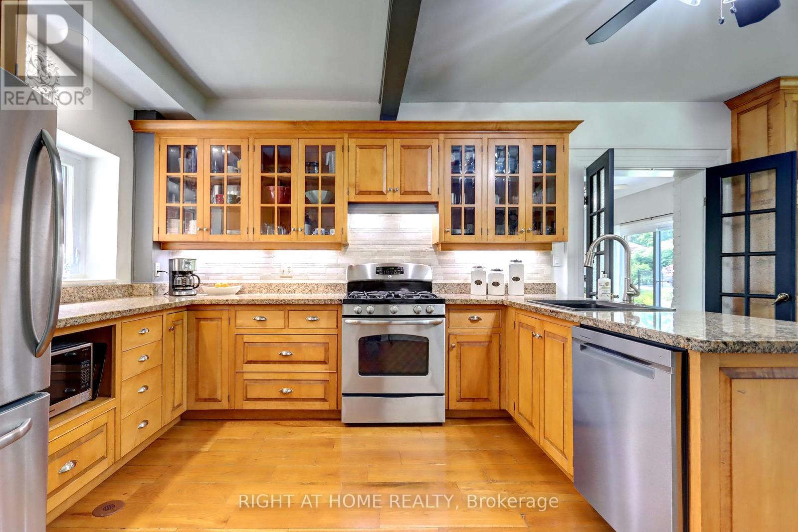 4 Stewarttown Road, Halton Hills, Ontario  L7G 4S5 - Photo 14 - W12382409
