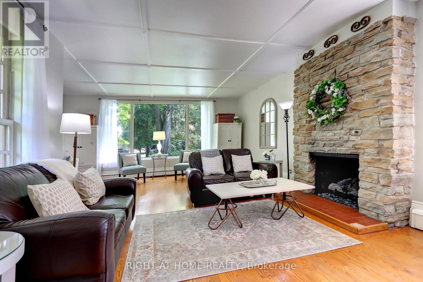 4 Stewarttown Road, Halton Hills, Ontario  L7G 4S5 - Photo 16 - W12382409