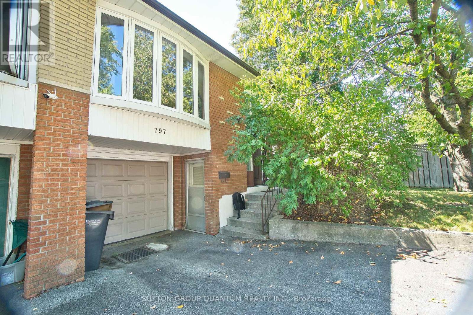 Property at 797 EAGLEMOUNT CRESCENT image 1