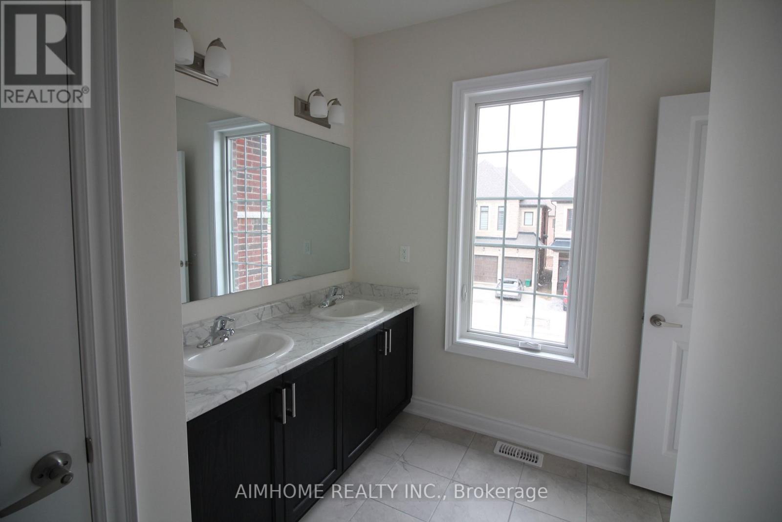 3453 Mosley Gate S, Oakville, Ontario  L6H 0Y8 - Photo 22 - W12359592