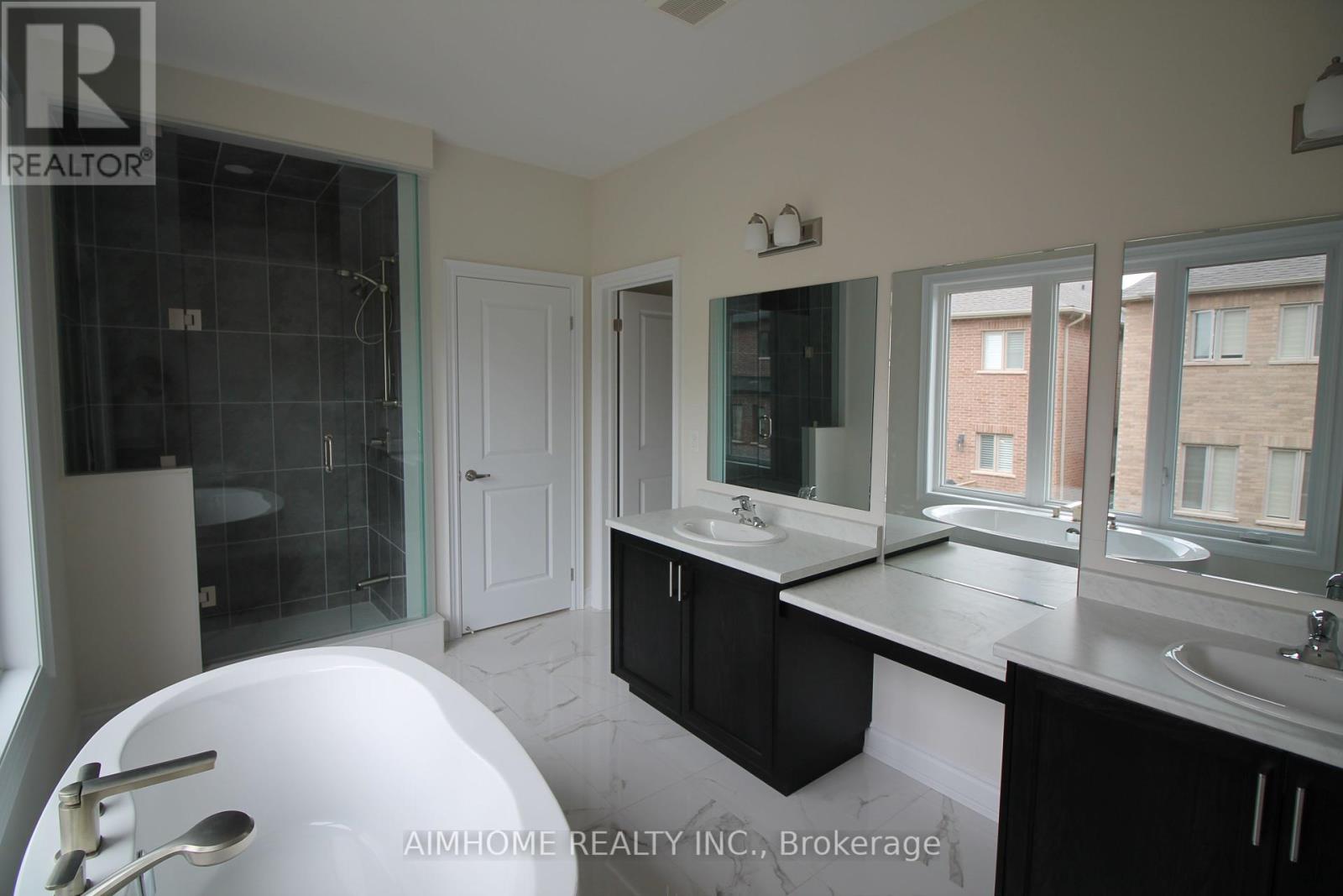 3453 Mosley Gate S, Oakville, Ontario  L6H 0Y8 - Photo 24 - W12359592