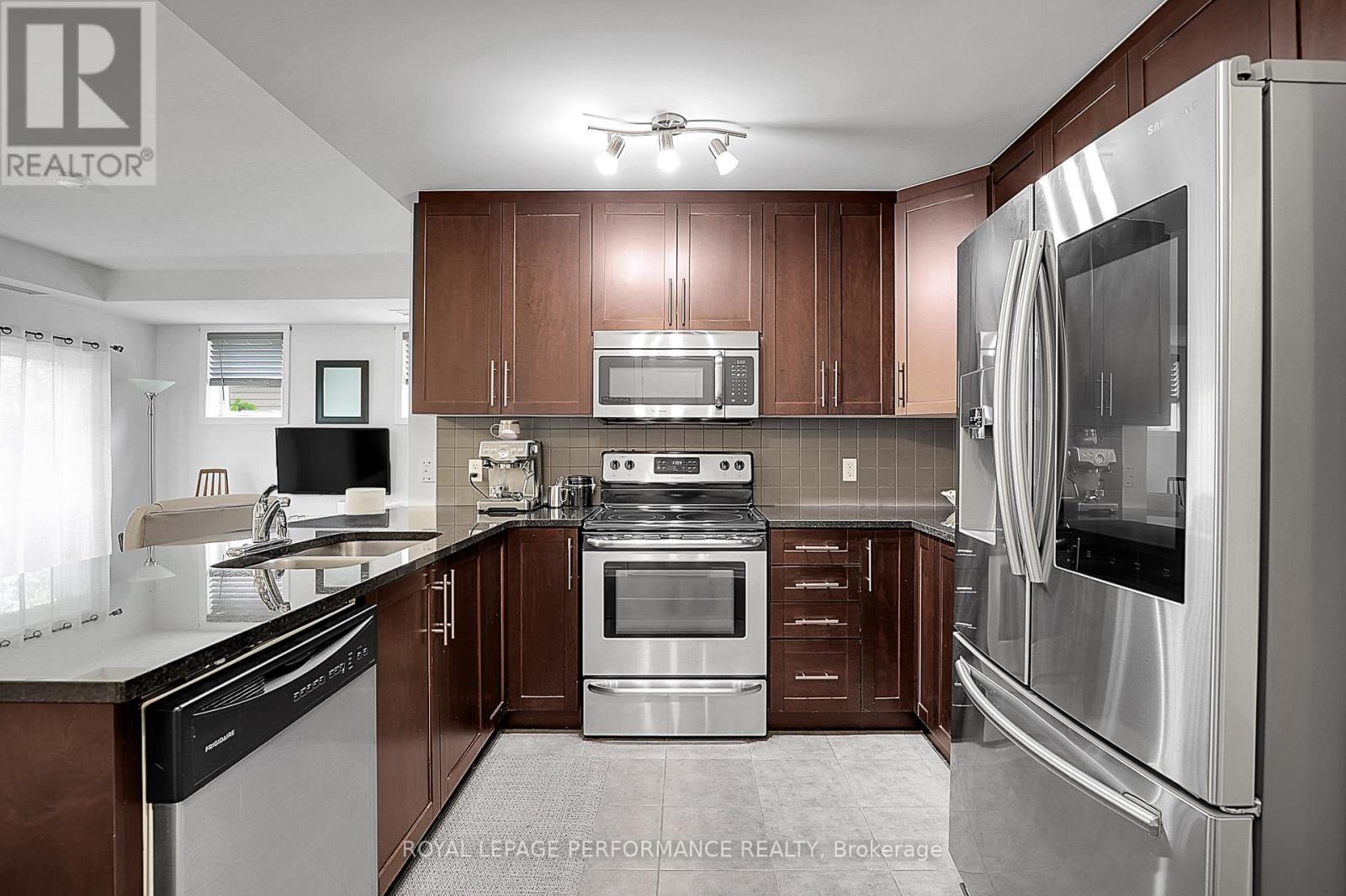 2 - 40 Prestige Circle, Ottawa, Ontario  K4A 0W9 - Photo 11 - X12382487