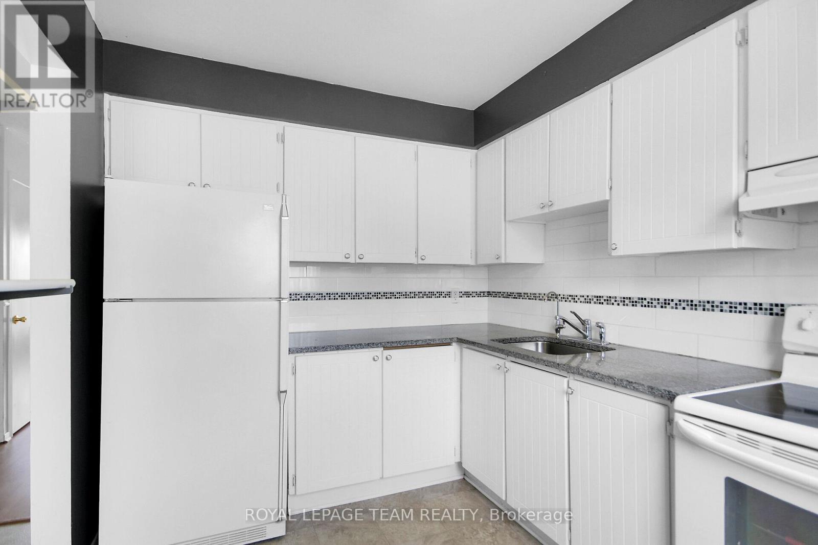 F - 23 Sonnet Crescent, Ottawa, Ontario  K2H 8W8 - Photo 10 - X12382490