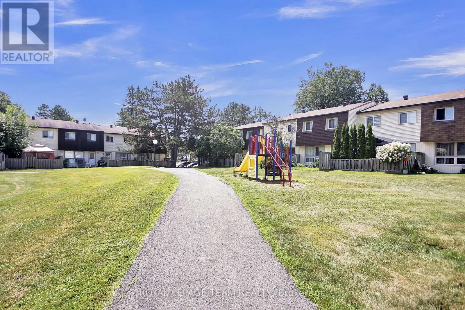 F - 23 Sonnet Crescent, Ottawa, Ontario  K2H 8W8 - Photo 27 - X12382490