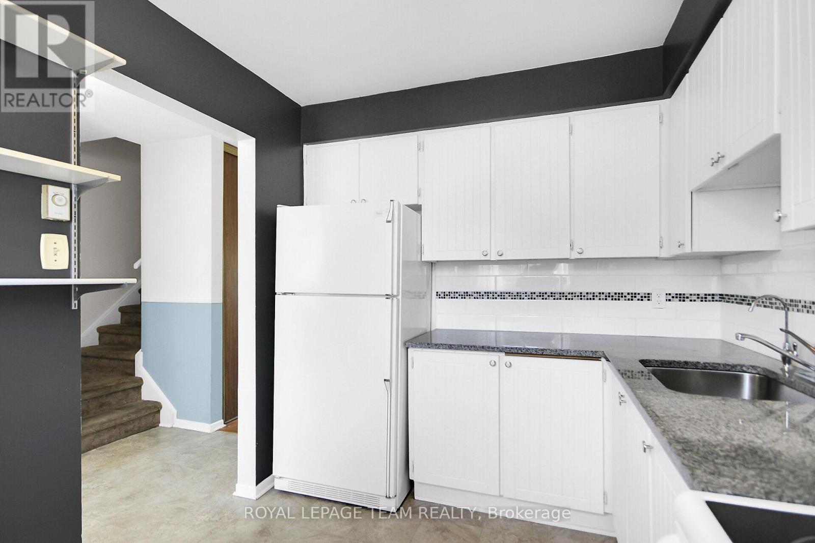 F - 23 Sonnet Crescent, Ottawa, Ontario  K2H 8W8 - Photo 8 - X12382490