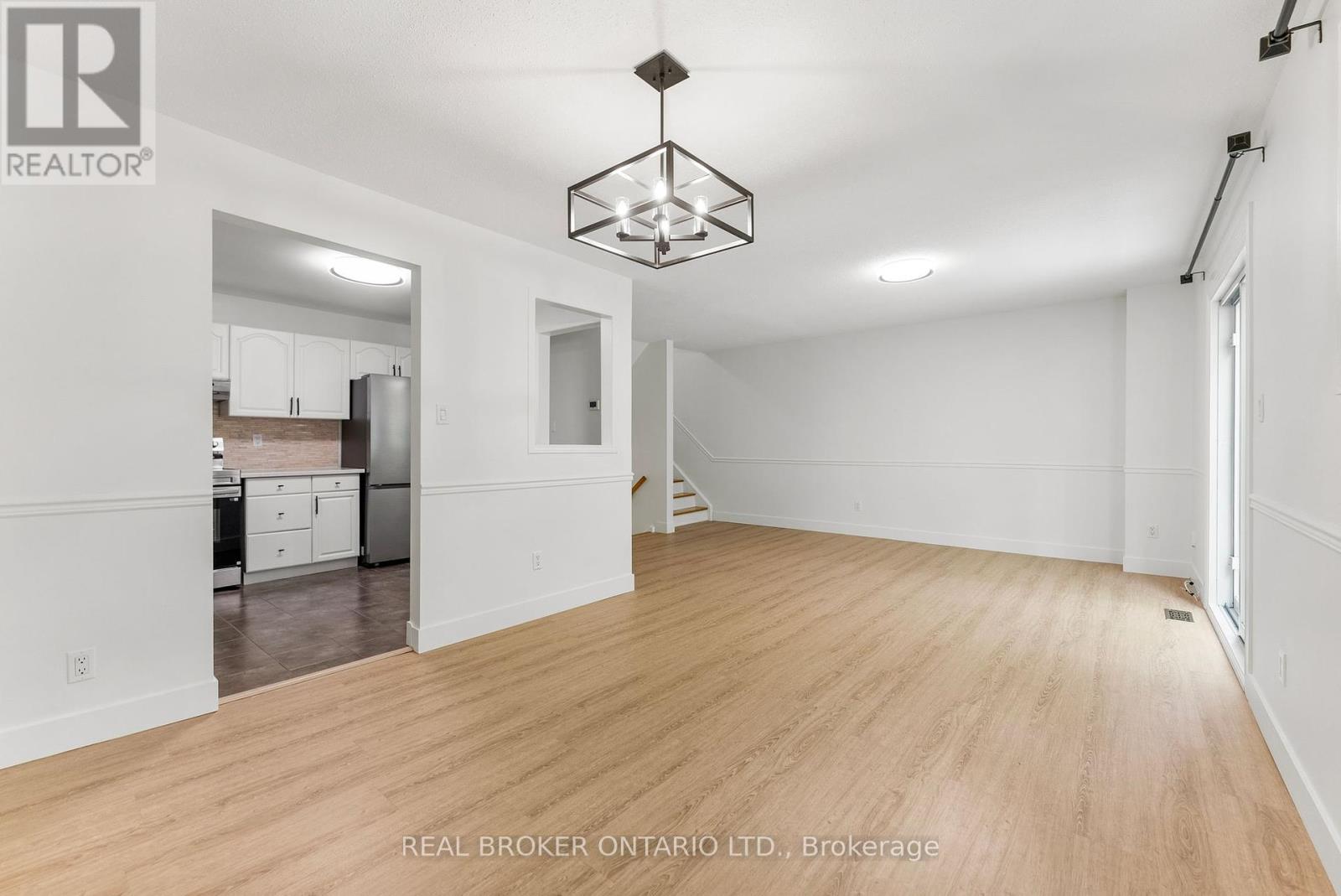 83 E Glen Park Drive, Ottawa, Ontario  K1B 3Z1 - Photo 15 - X12382494