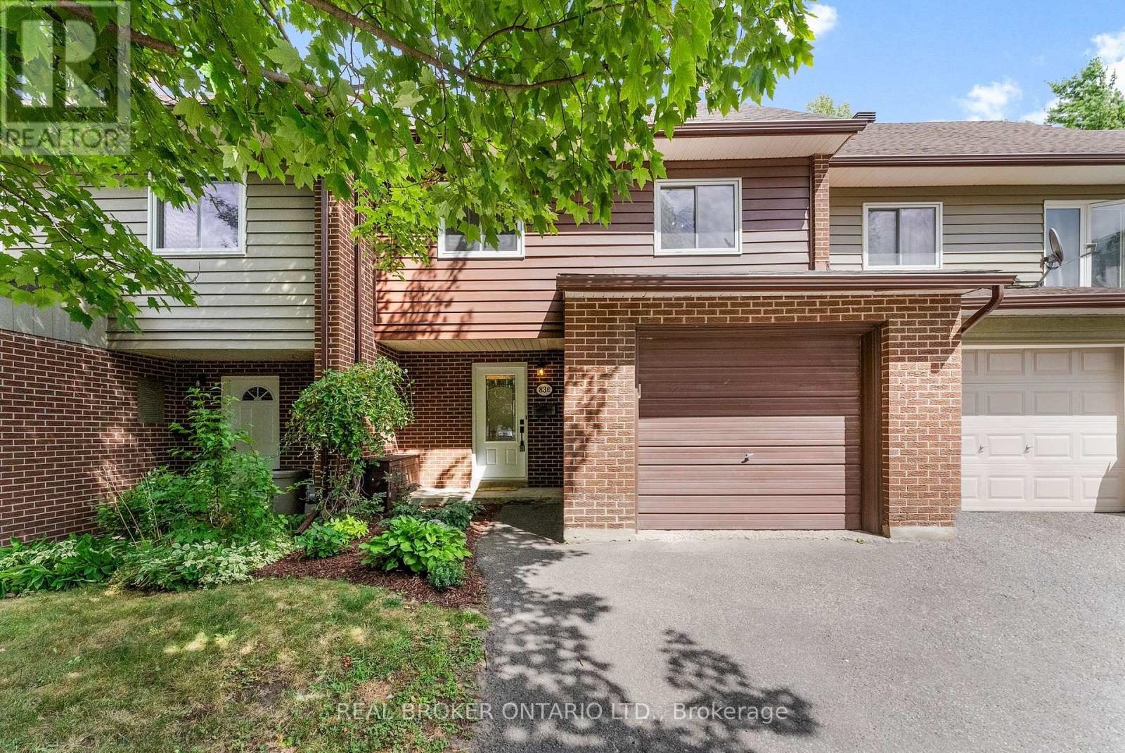 83 E Glen Park Drive, Ottawa, Ontario  K1B 3Z1 - Photo 2 - X12382494