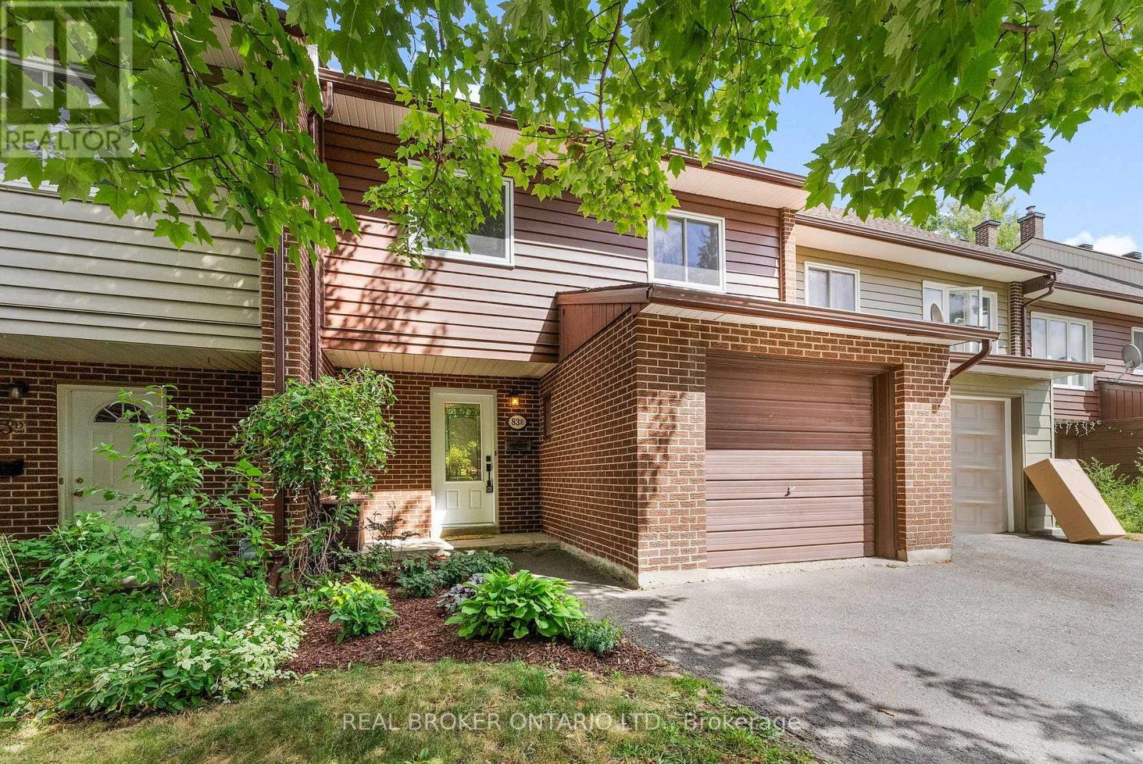 83 E Glen Park Drive, Ottawa, Ontario  K1B 3Z1 - Photo 3 - X12382494