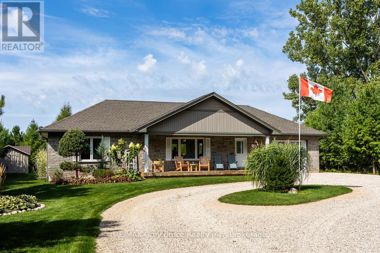 135 MCCULLOUGH LAKE DRIVE, Chatsworth, Ontario