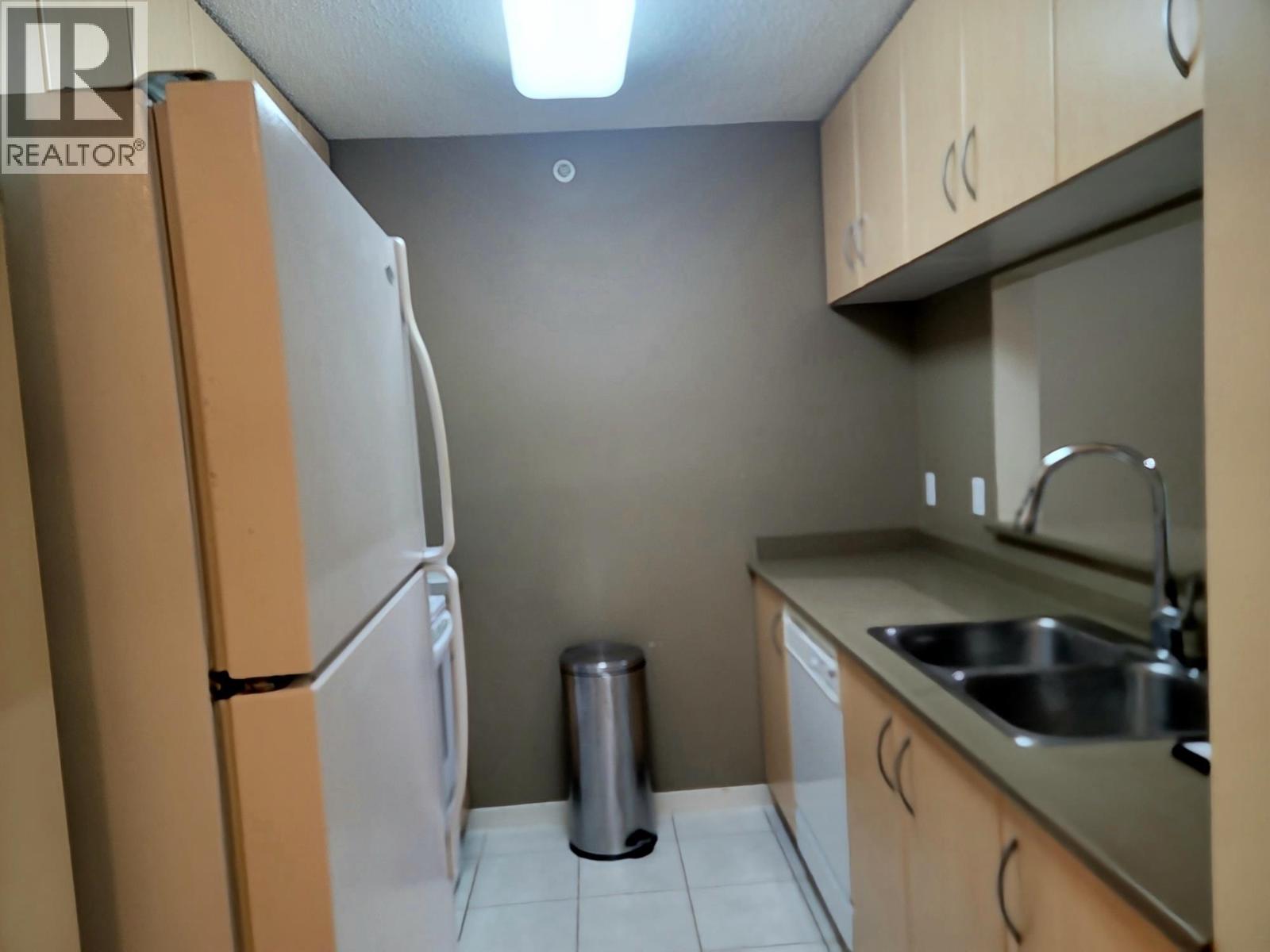 302 3663 Crowley Drive, Vancouver, British Columbia  V5R 6H4 - Photo 6 - R3043895