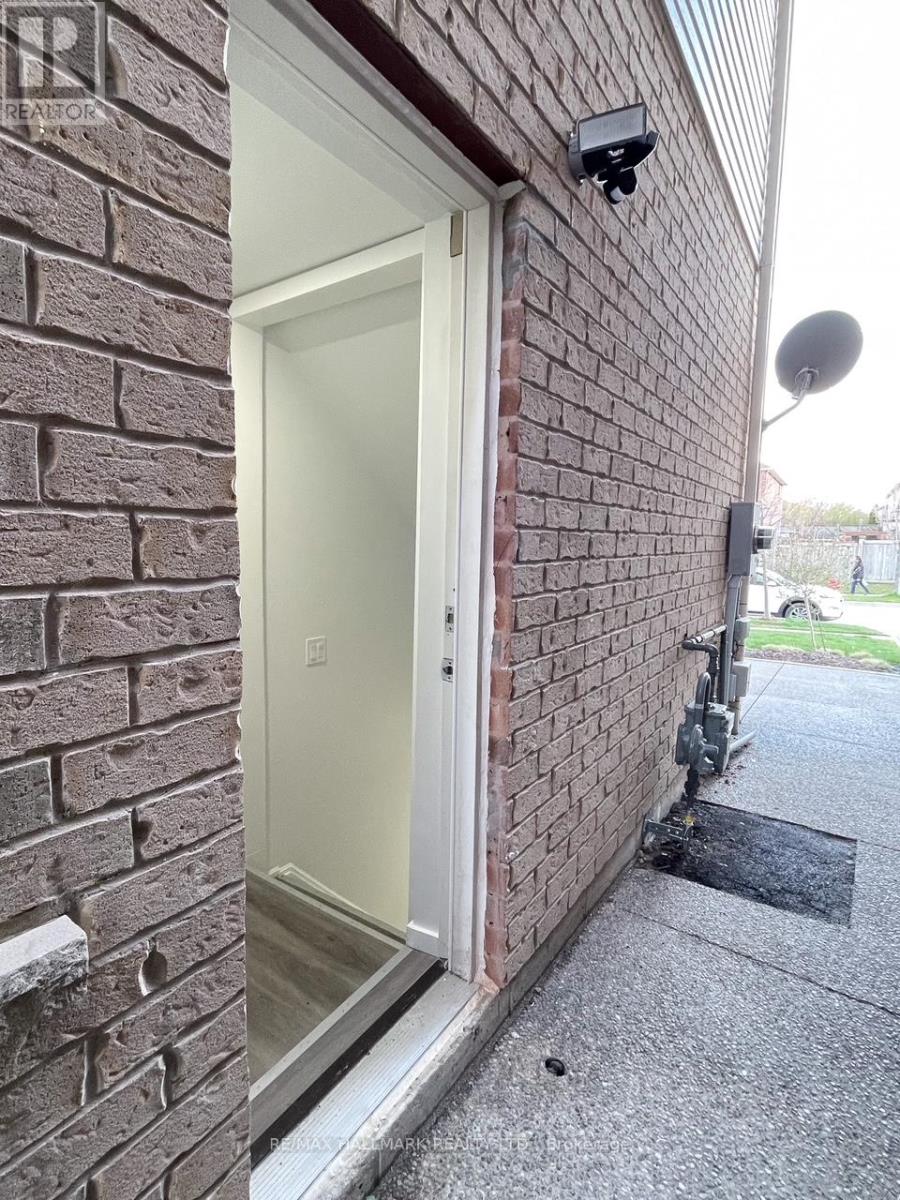 24 San Felice Lane, Hamilton, Ontario  L9B 0B5 - Photo 16 - X12382482