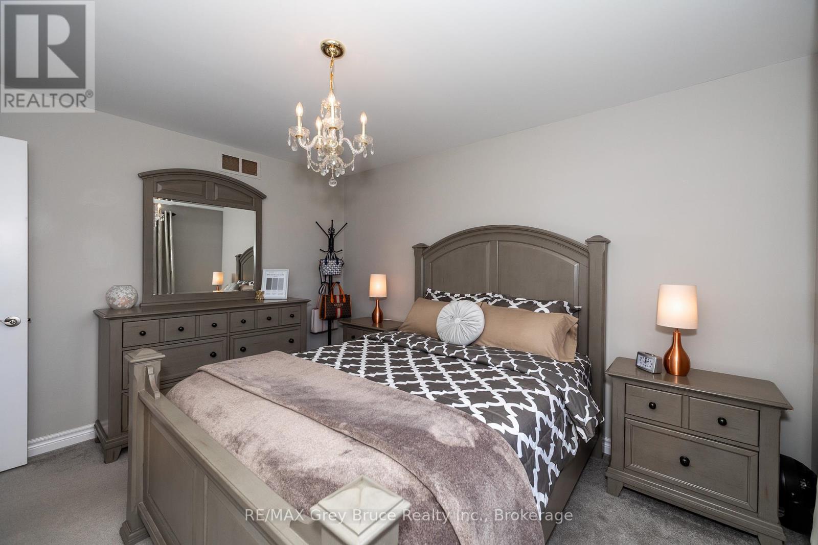 135 Mccullough Lake Drive, Chatsworth, Ontario  N0H 2V0 - Photo 17 - X12382123