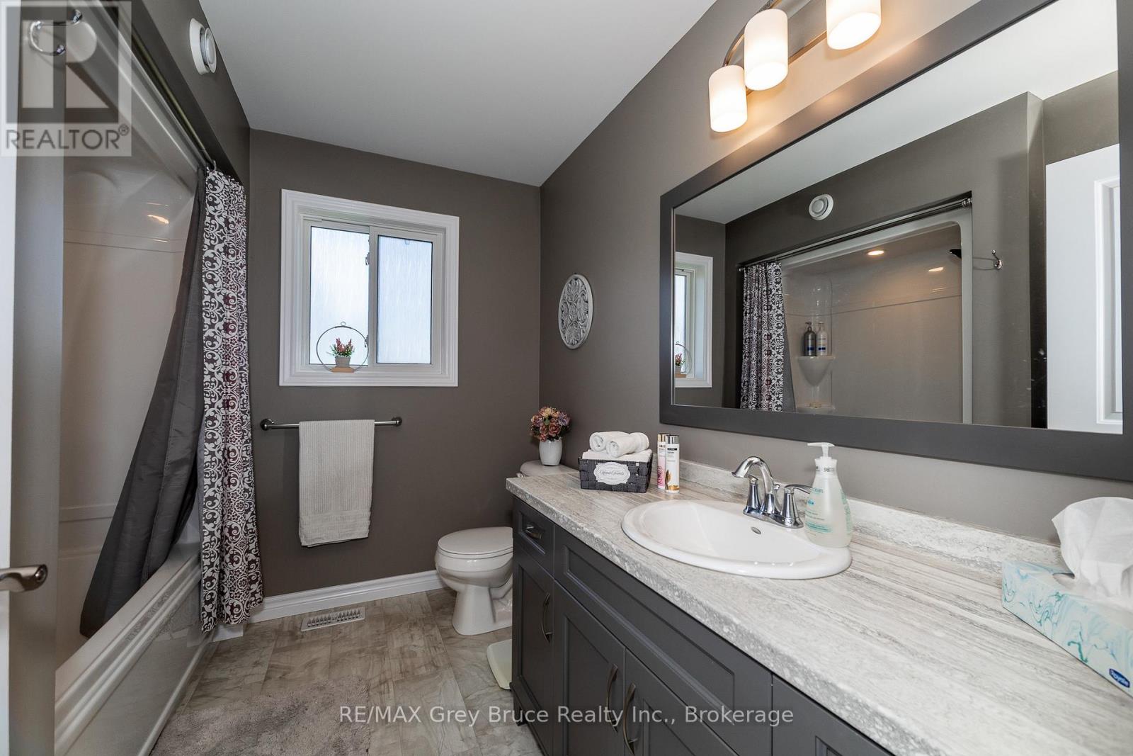 135 Mccullough Lake Drive, Chatsworth, Ontario  N0H 2V0 - Photo 19 - X12382123