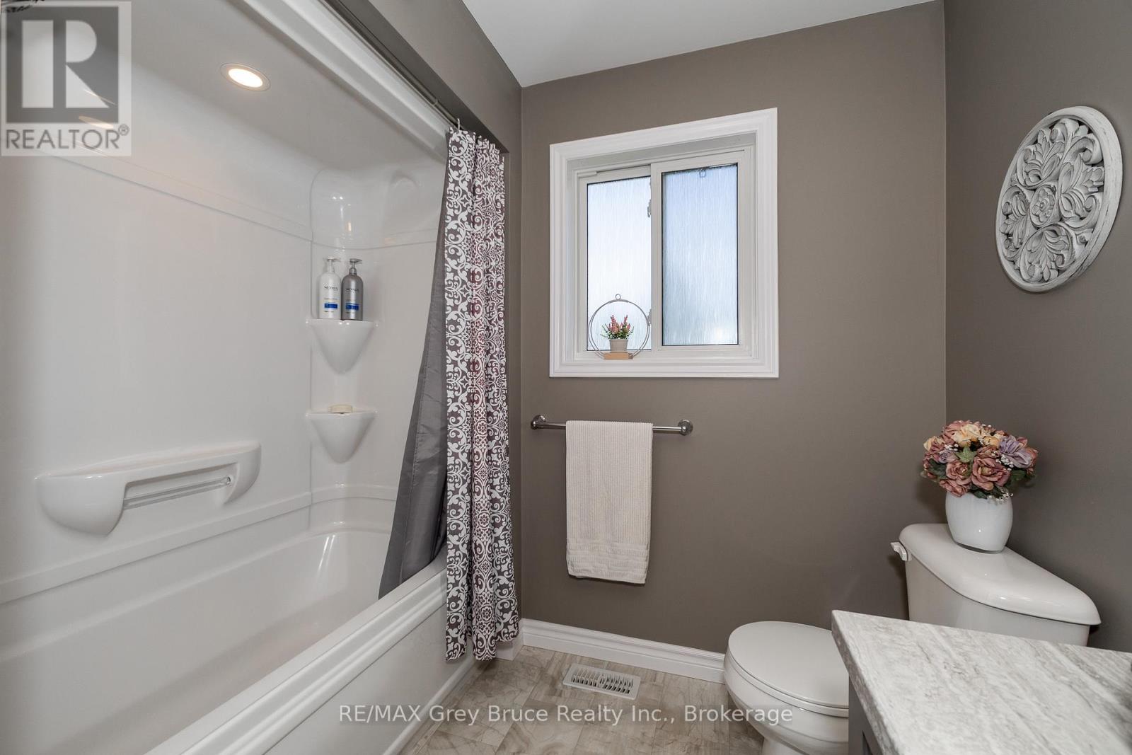 135 Mccullough Lake Drive, Chatsworth, Ontario  N0H 2V0 - Photo 18 - X12382123