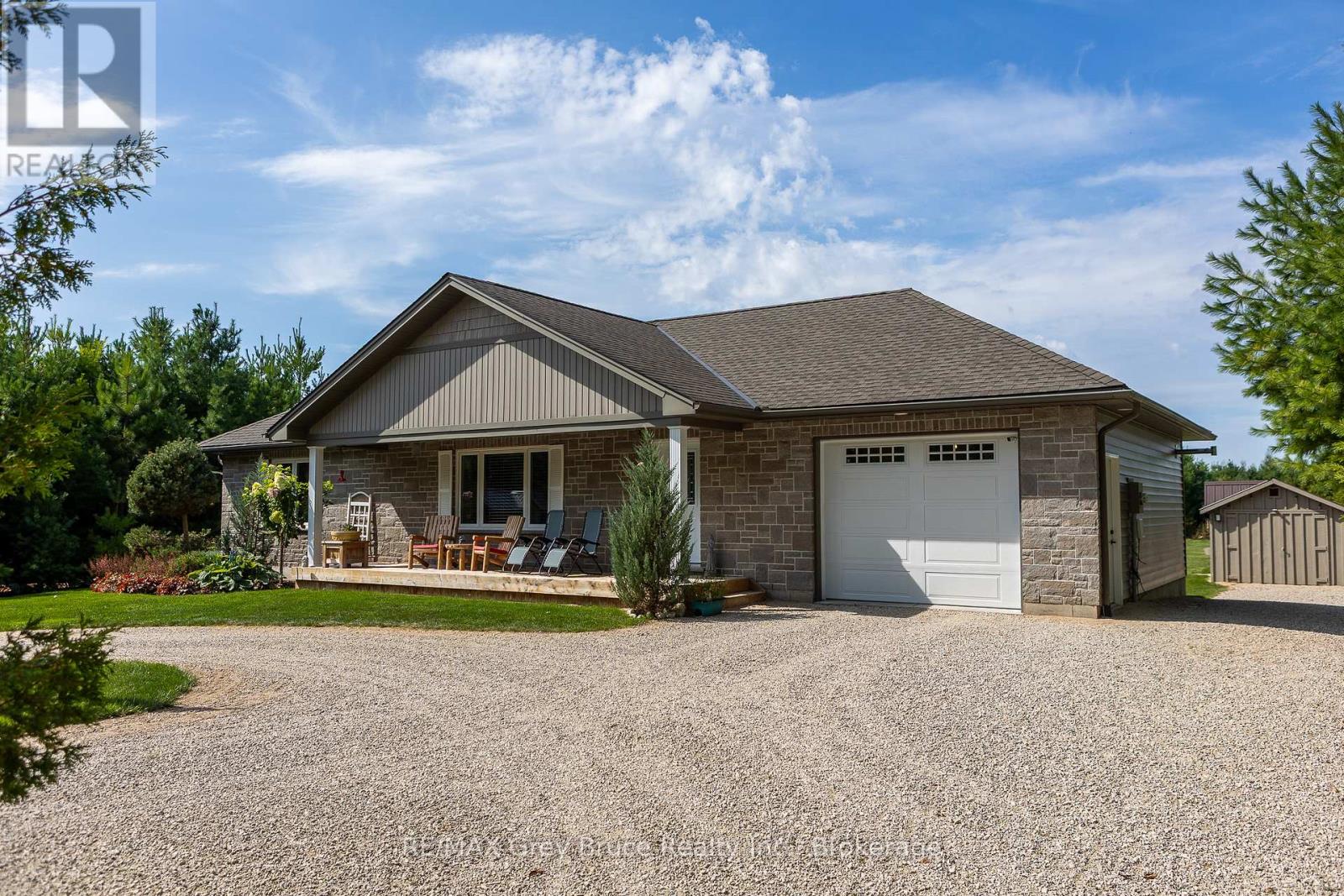 135 Mccullough Lake Drive, Chatsworth, Ontario  N0H 2V0 - Photo 2 - X12382123