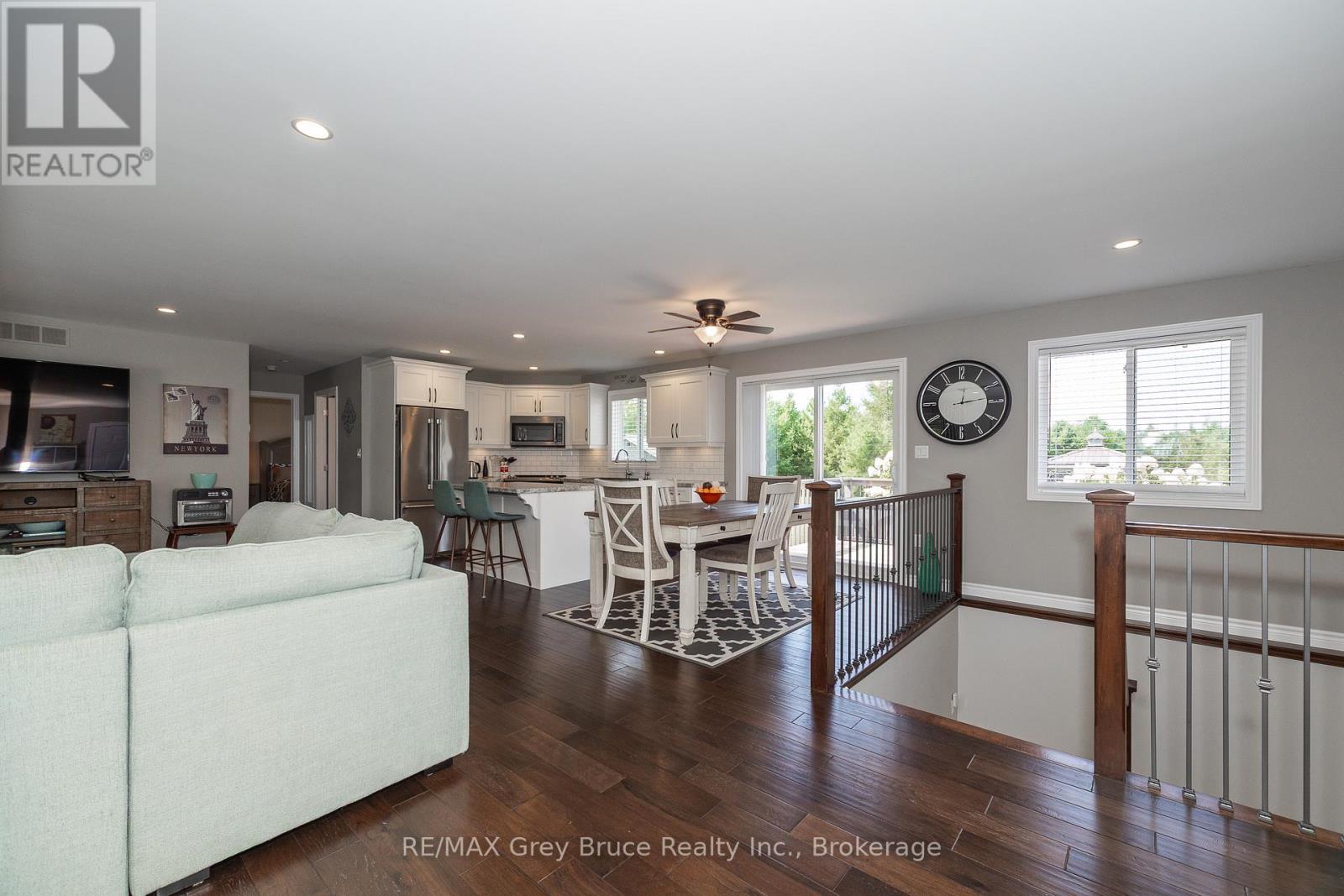 135 Mccullough Lake Drive, Chatsworth, Ontario  N0H 2V0 - Photo 4 - X12382123