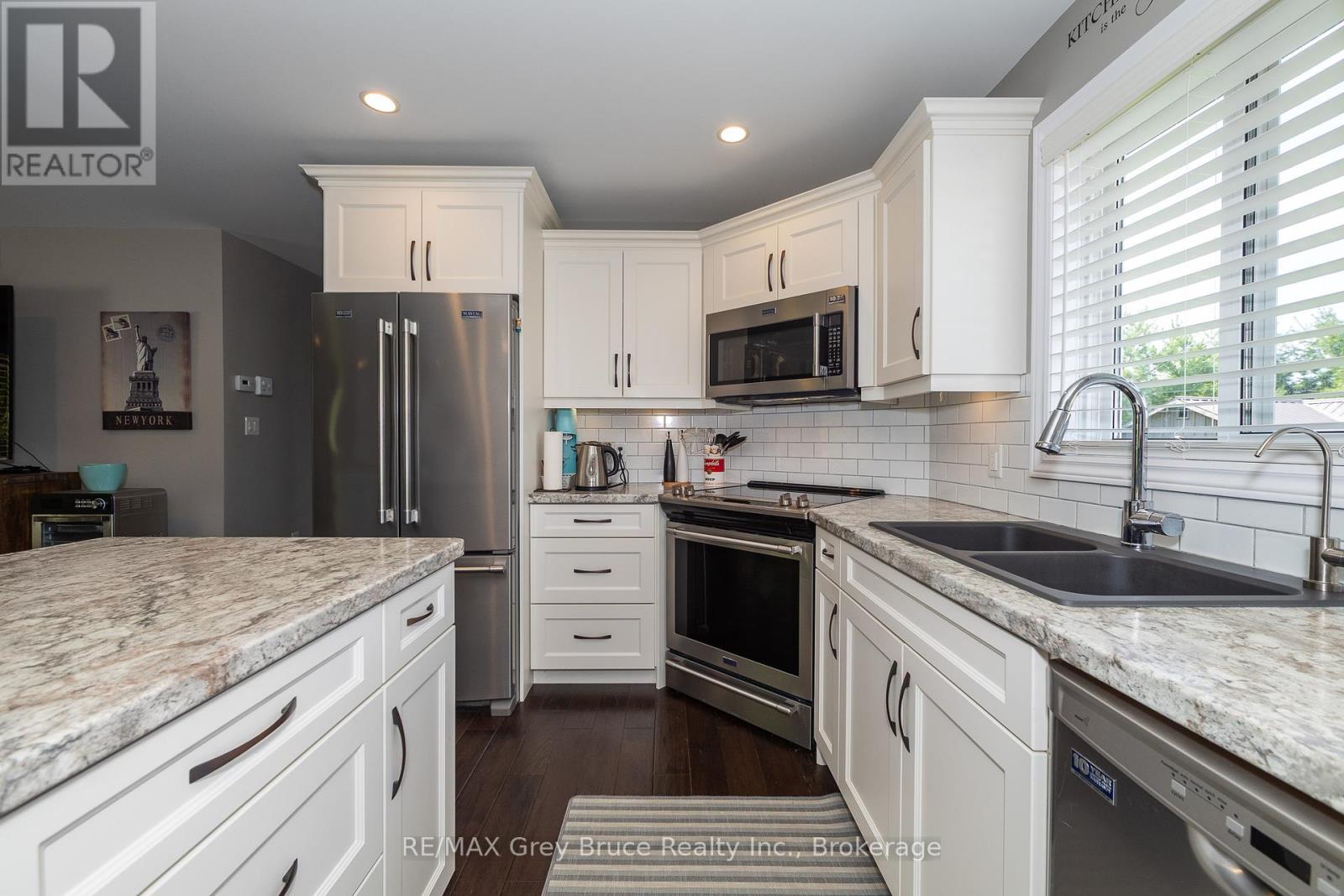 135 Mccullough Lake Drive, Chatsworth, Ontario  N0H 2V0 - Photo 7 - X12382123