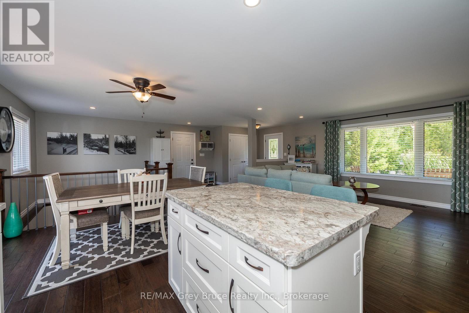 135 Mccullough Lake Drive, Chatsworth, Ontario  N0H 2V0 - Photo 9 - X12382123