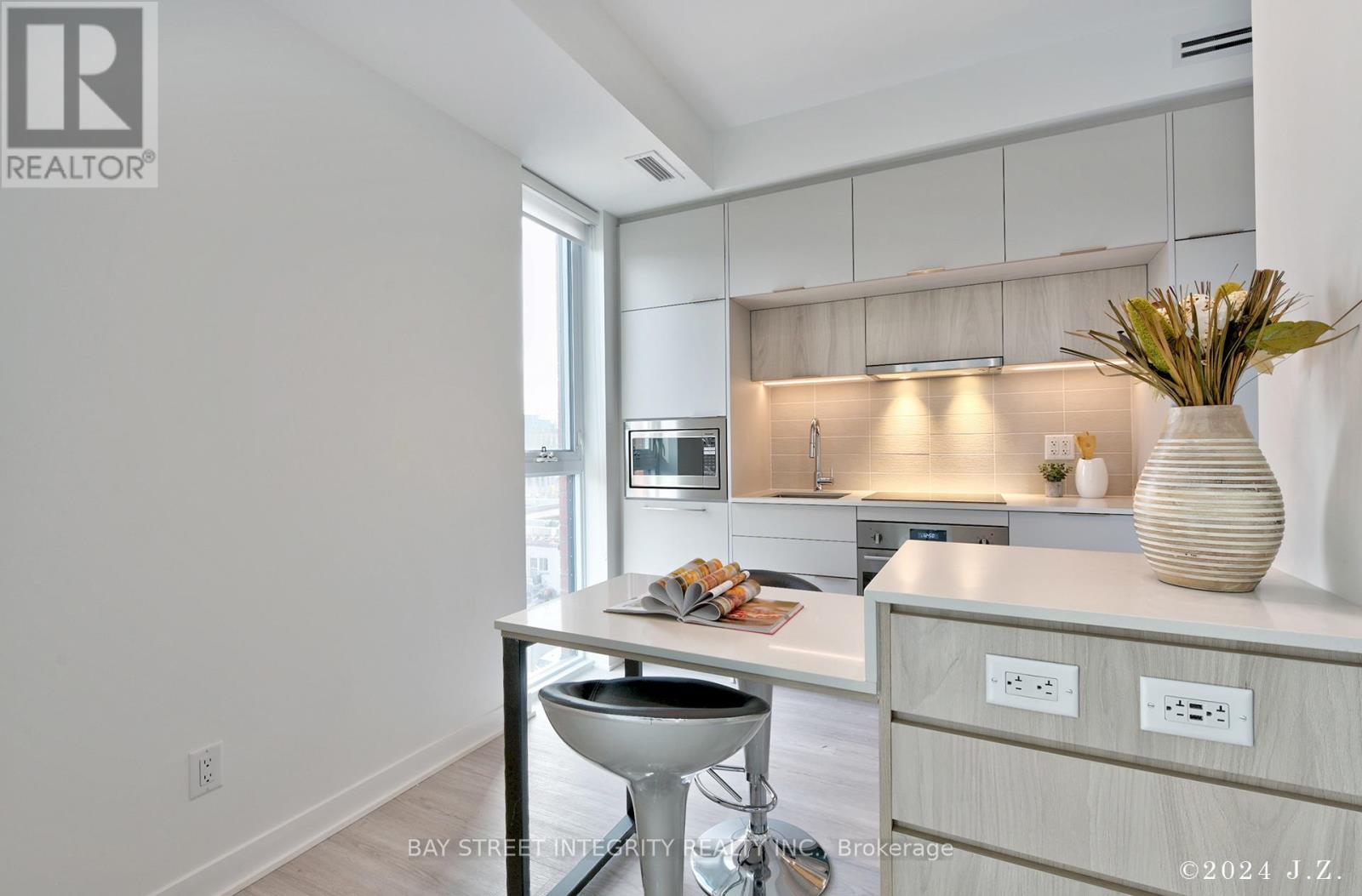 403 - 185 Alberta Avenue, Toronto, Ontario  M6C 1C5 - Photo 10 - C12382513