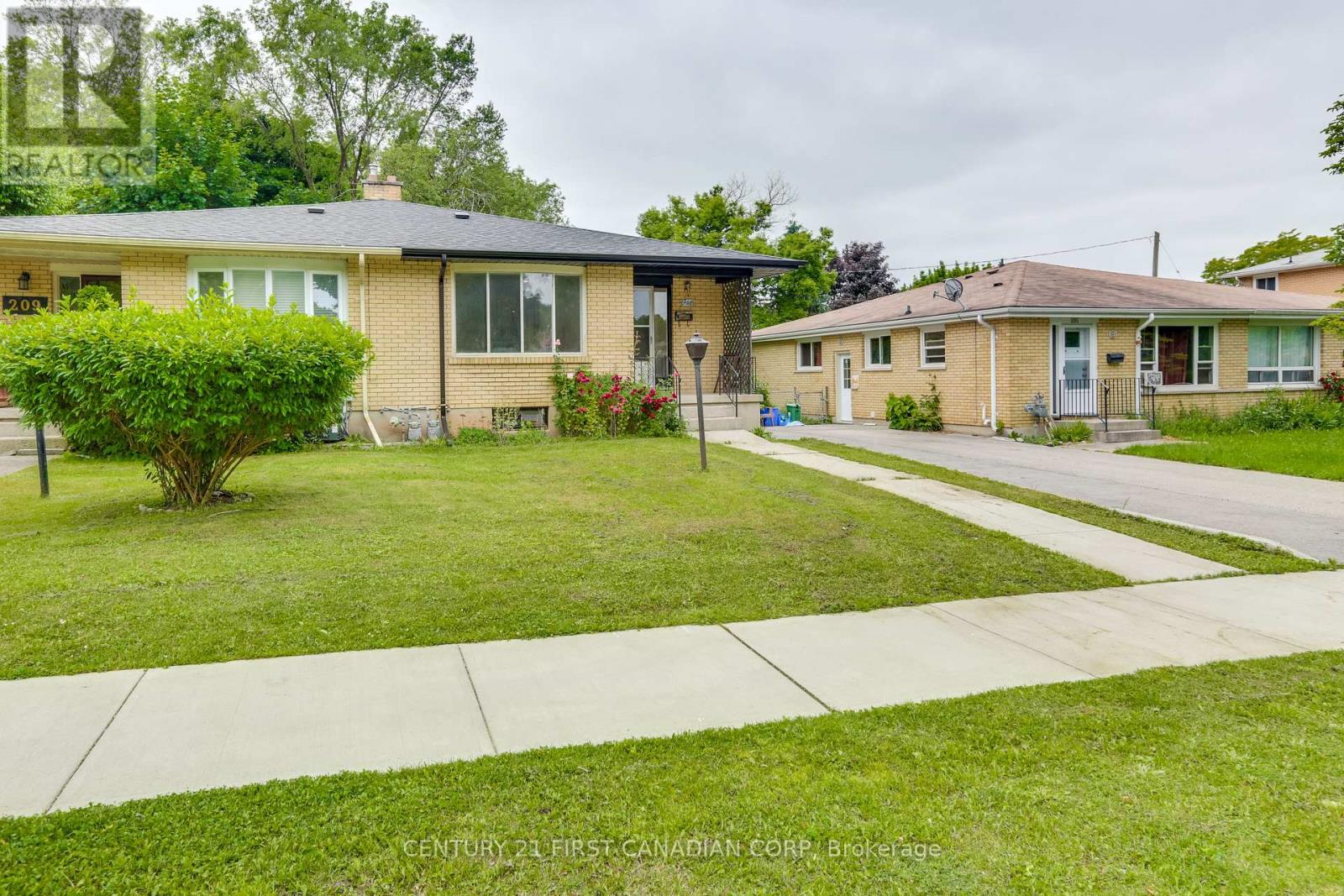 207 Cairn Street, London South, Ontario  N5Z 3W6 - Photo 2 - X12382579
