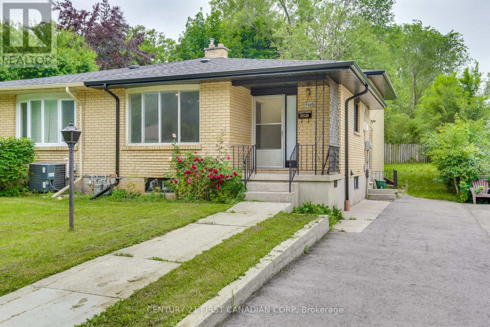 207 Cairn Street, London South, Ontario  N5Z 3W6 - Photo 3 - X12382579