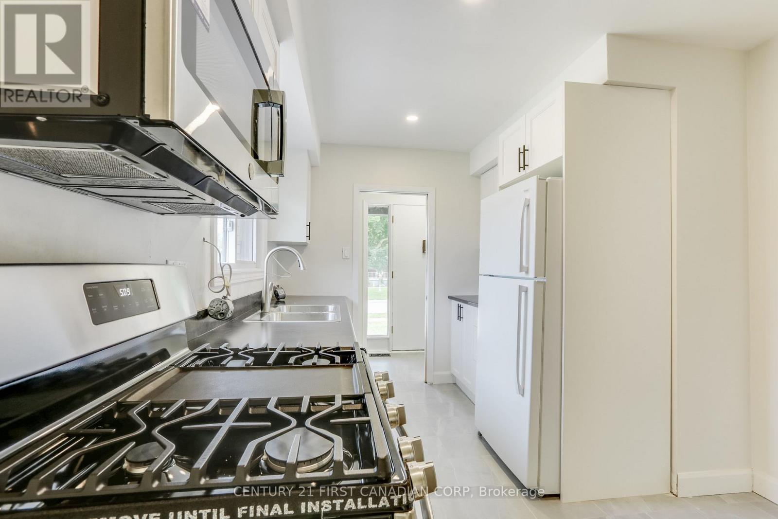 207 Cairn Street, London South, Ontario  N5Z 3W6 - Photo 7 - X12382579