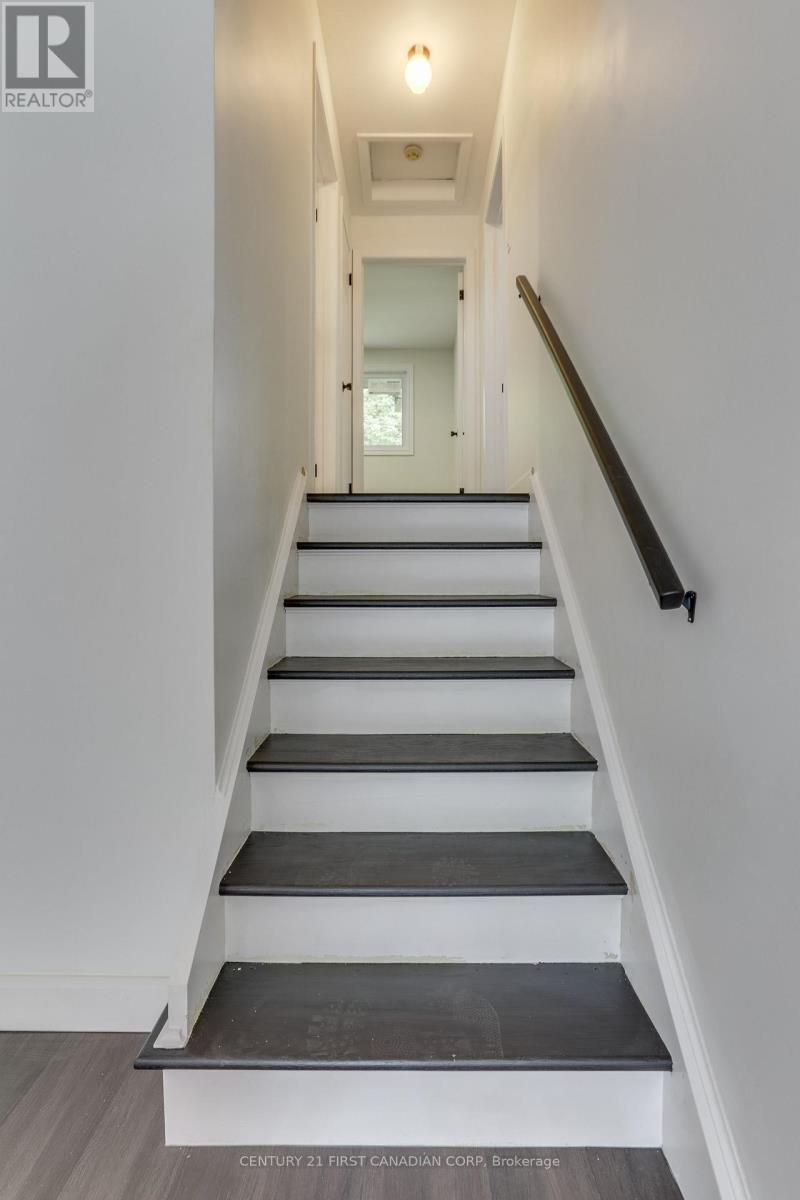 207 Cairn Street, London South, Ontario  N5Z 3W6 - Photo 8 - X12382579