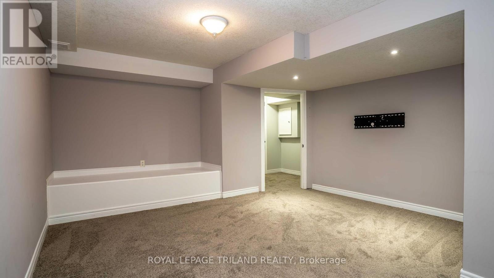 223 Simpson Crescent, London East, Ontario  N5V 5E1 - Photo 28 - X12382586