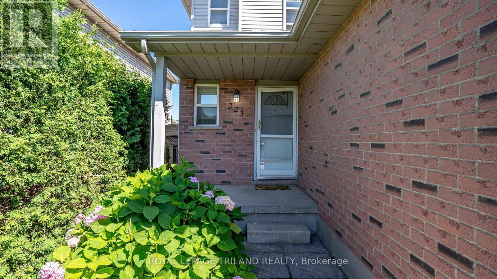 223 Simpson Crescent, London East, Ontario  N5V 5E1 - Photo 3 - X12382586