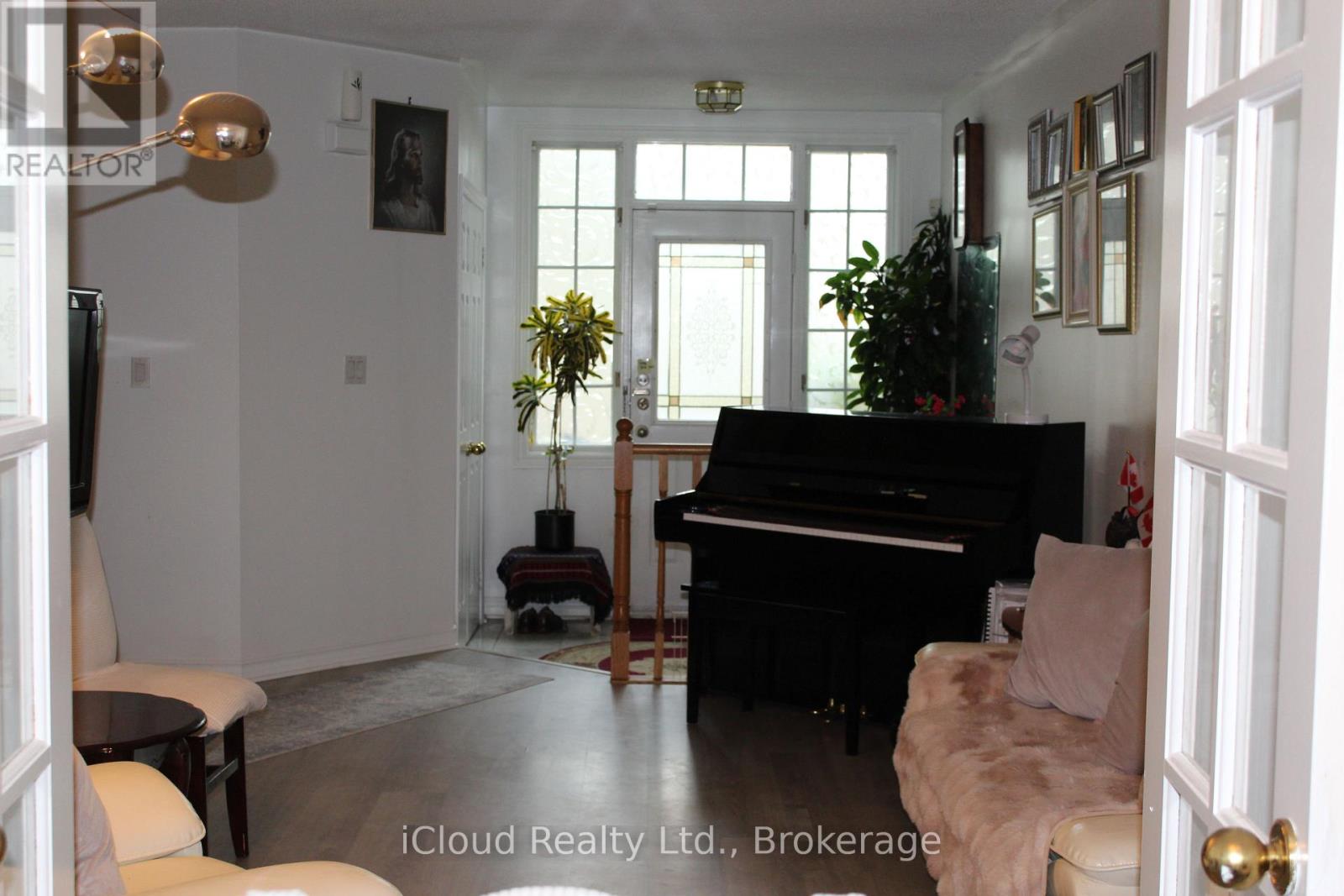 2 - 3 Hartnell Square, Brampton, Ontario  L6S 5W7 - Photo 11 - W12382537