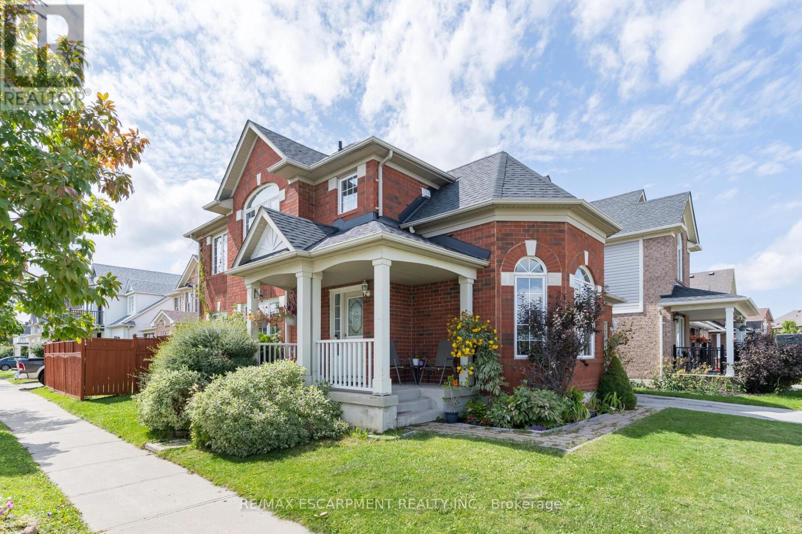 673 Bennett Boulevard, Milton, Ontario  L9T 6A8 - Photo 2 - W12382557