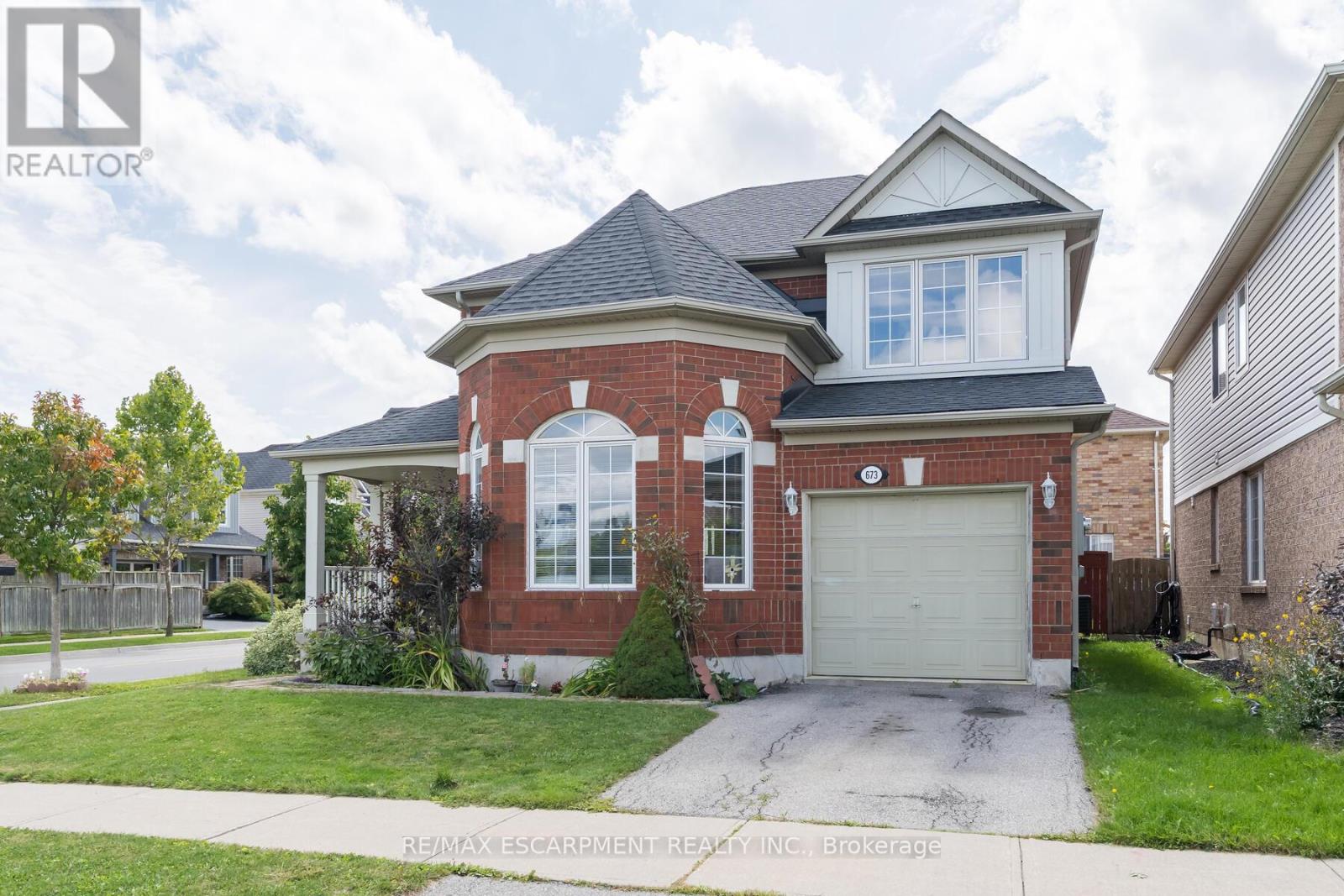 673 Bennett Boulevard, Milton, Ontario  L9T 6A8 - Photo 3 - W12382557