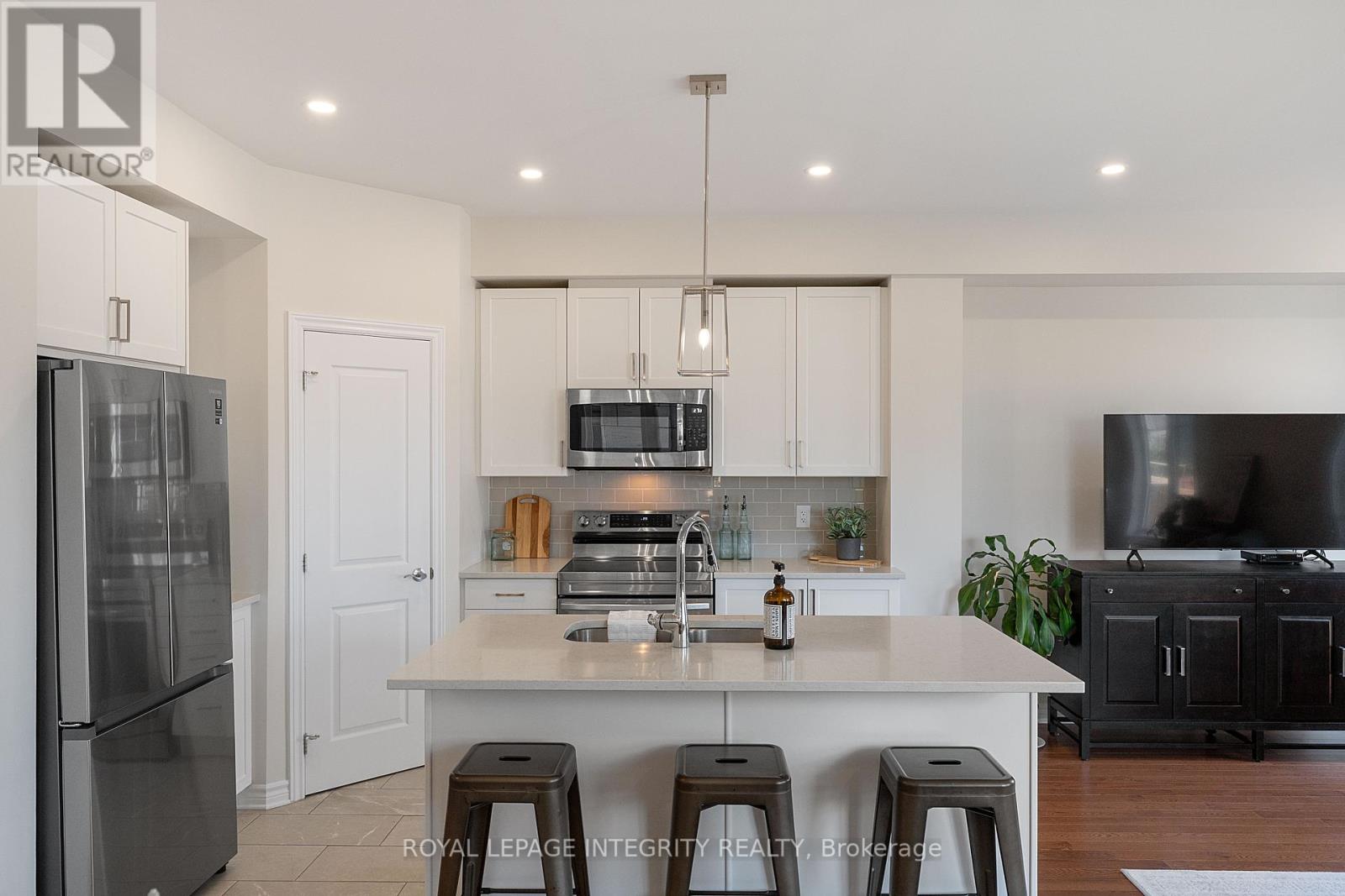 508 Escapade Private, Ottawa, Ontario  K1X 0J1 - Photo 4 - X12382596
