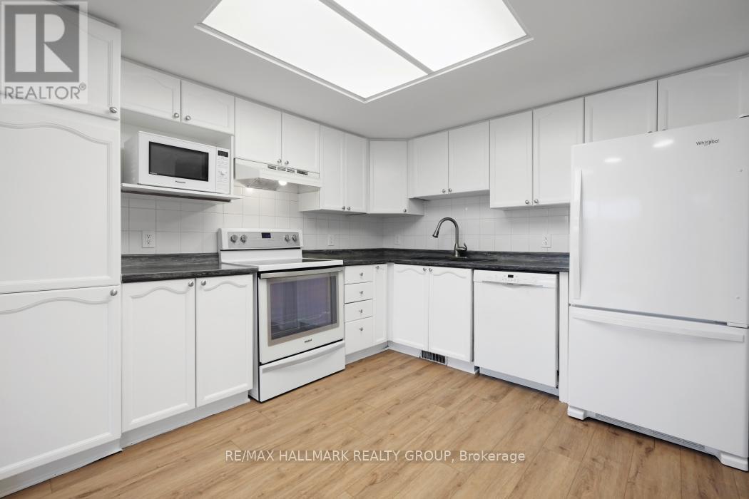 97 Forestglade Crescent, Ottawa, Ontario  K1G 6A6 - Photo 10 - X12382600