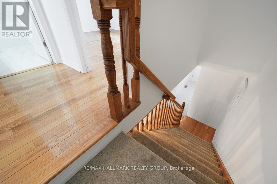 97 Forestglade Crescent, Ottawa, Ontario  K1G 6A6 - Photo 12 - X12382600