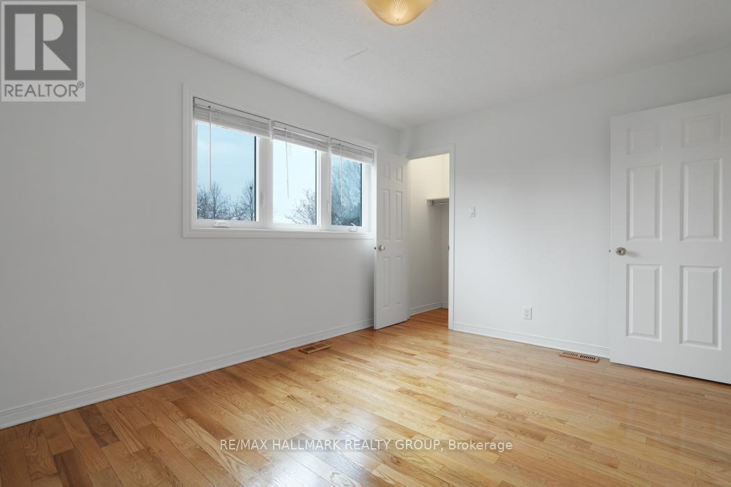 97 Forestglade Crescent, Ottawa, Ontario  K1G 6A6 - Photo 13 - X12382600