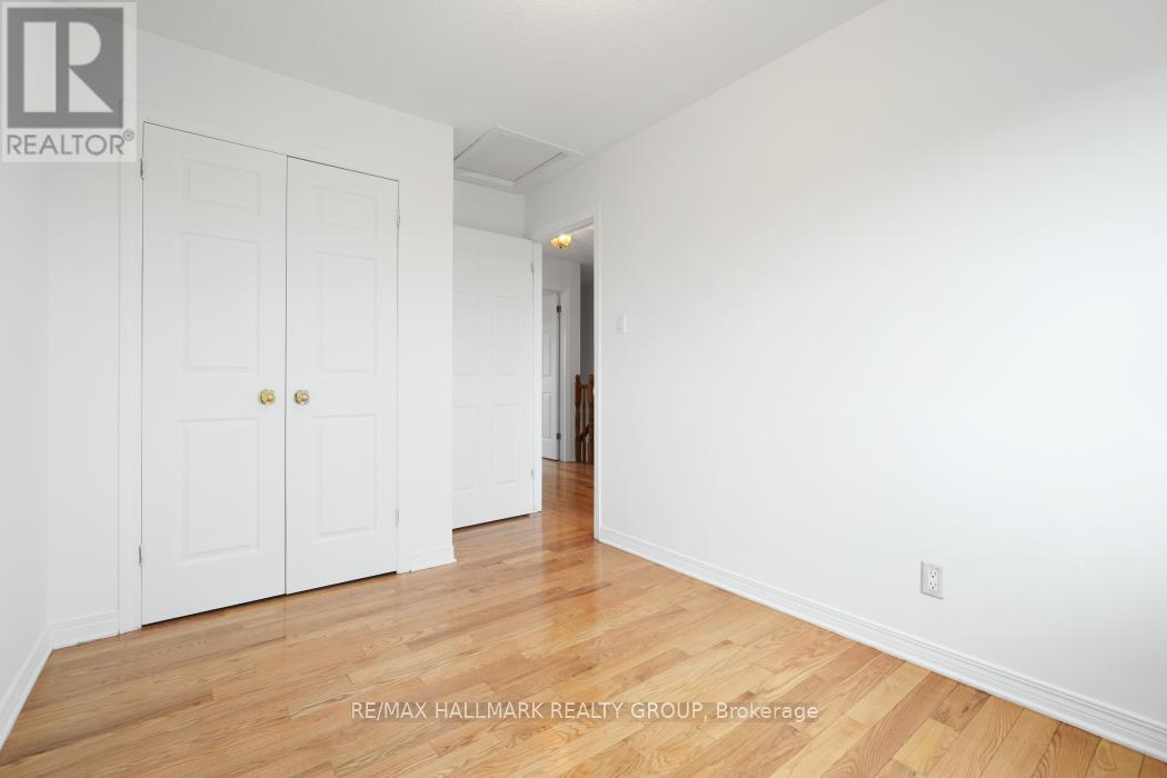 97 Forestglade Crescent, Ottawa, Ontario  K1G 6A6 - Photo 18 - X12382600