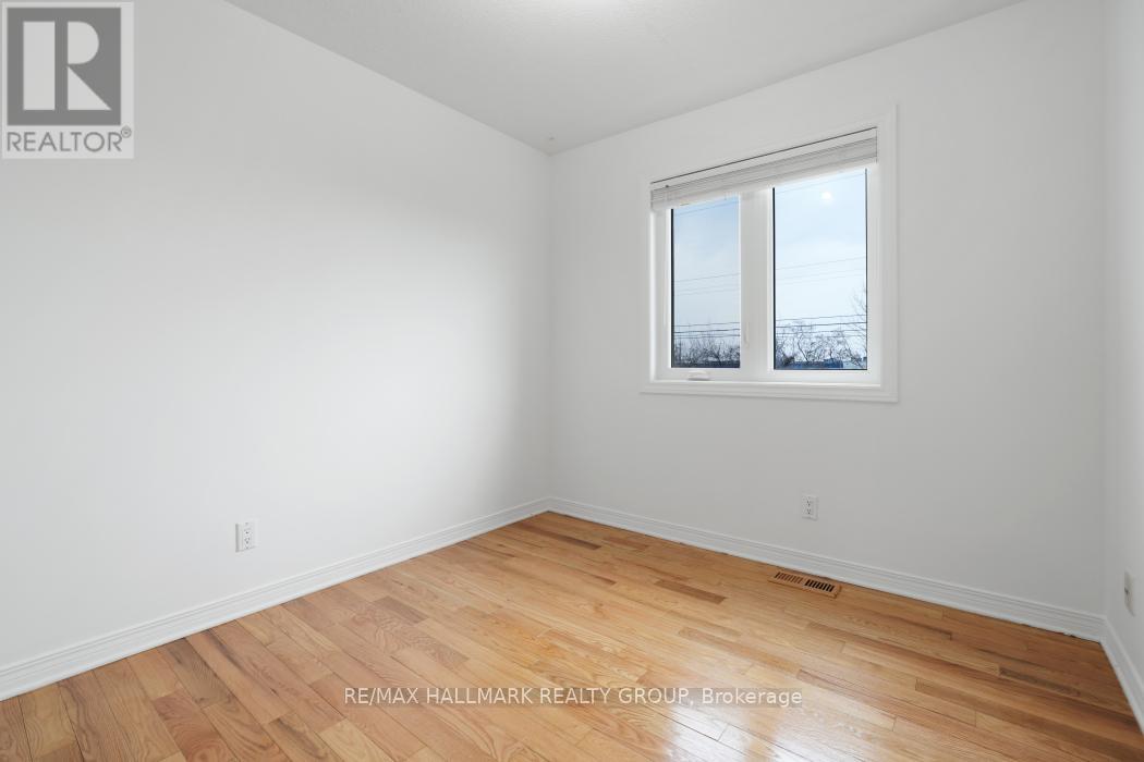 97 Forestglade Crescent, Ottawa, Ontario  K1G 6A6 - Photo 19 - X12382600