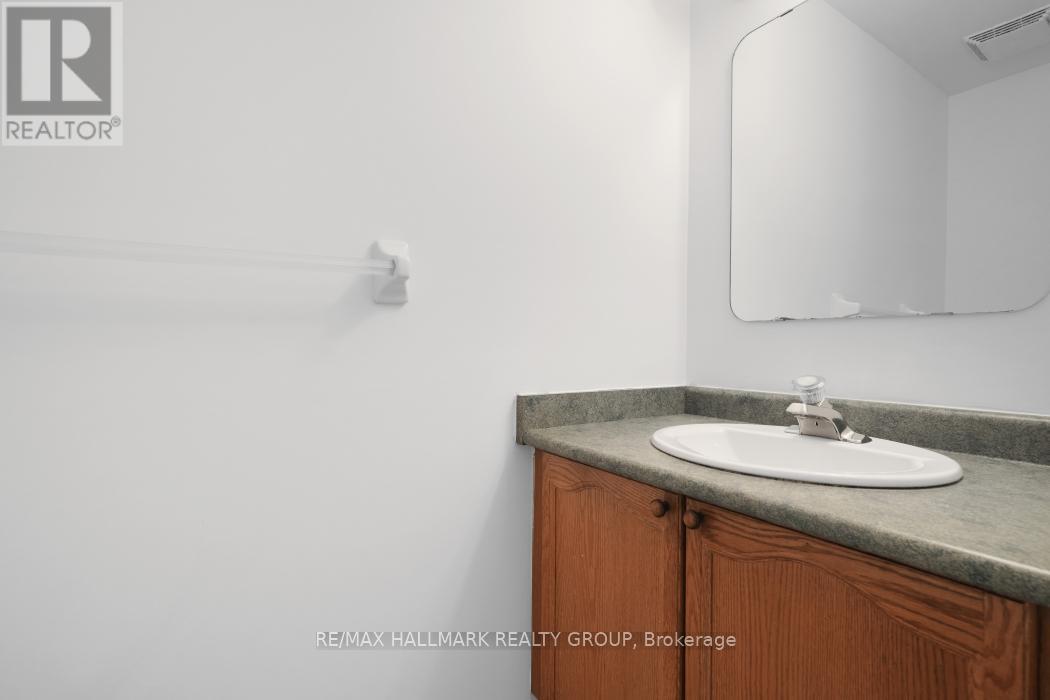 97 Forestglade Crescent, Ottawa, Ontario  K1G 6A6 - Photo 21 - X12382600