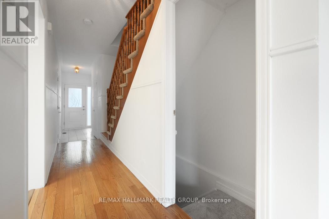 97 Forestglade Crescent, Ottawa, Ontario  K1G 6A6 - Photo 22 - X12382600