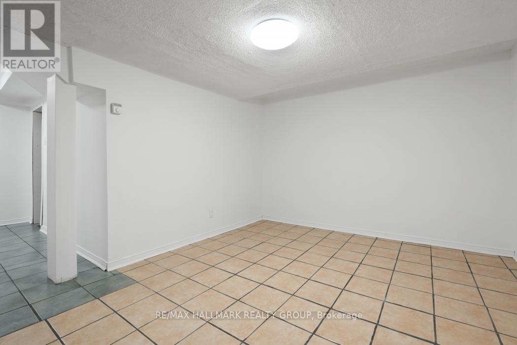 97 Forestglade Crescent, Ottawa, Ontario  K1G 6A6 - Photo 24 - X12382600