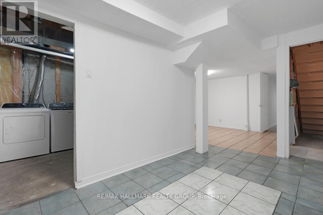 97 Forestglade Crescent, Ottawa, Ontario  K1G 6A6 - Photo 25 - X12382600