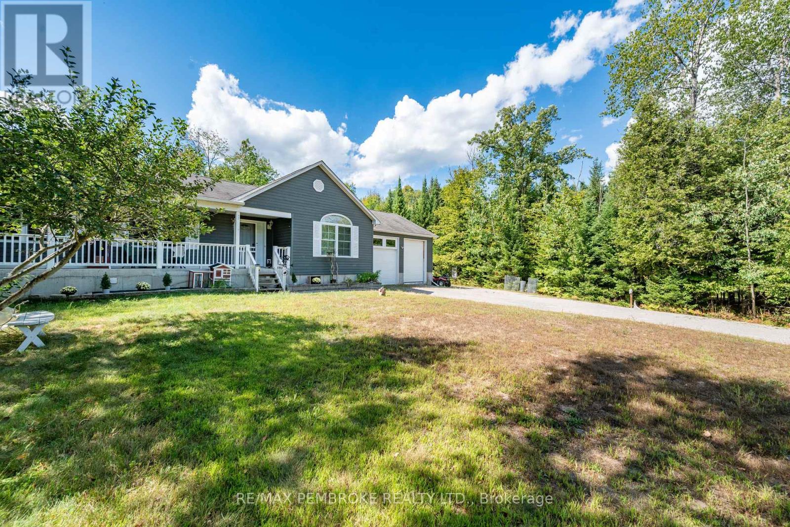 625 Forest Park Road, Laurentian Valley, Ontario  K8A 6W2 - Photo 2 - X12382584