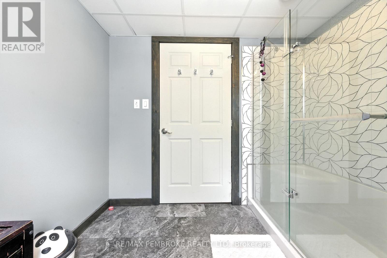 625 Forest Park Road, Laurentian Valley, Ontario  K8A 6W2 - Photo 31 - X12382584